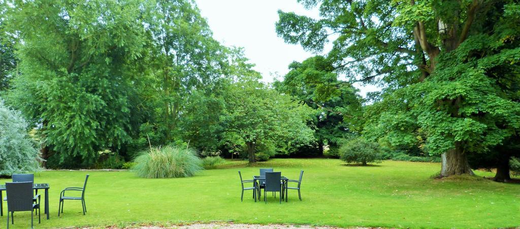 Little Mollington Hall Exterior photo