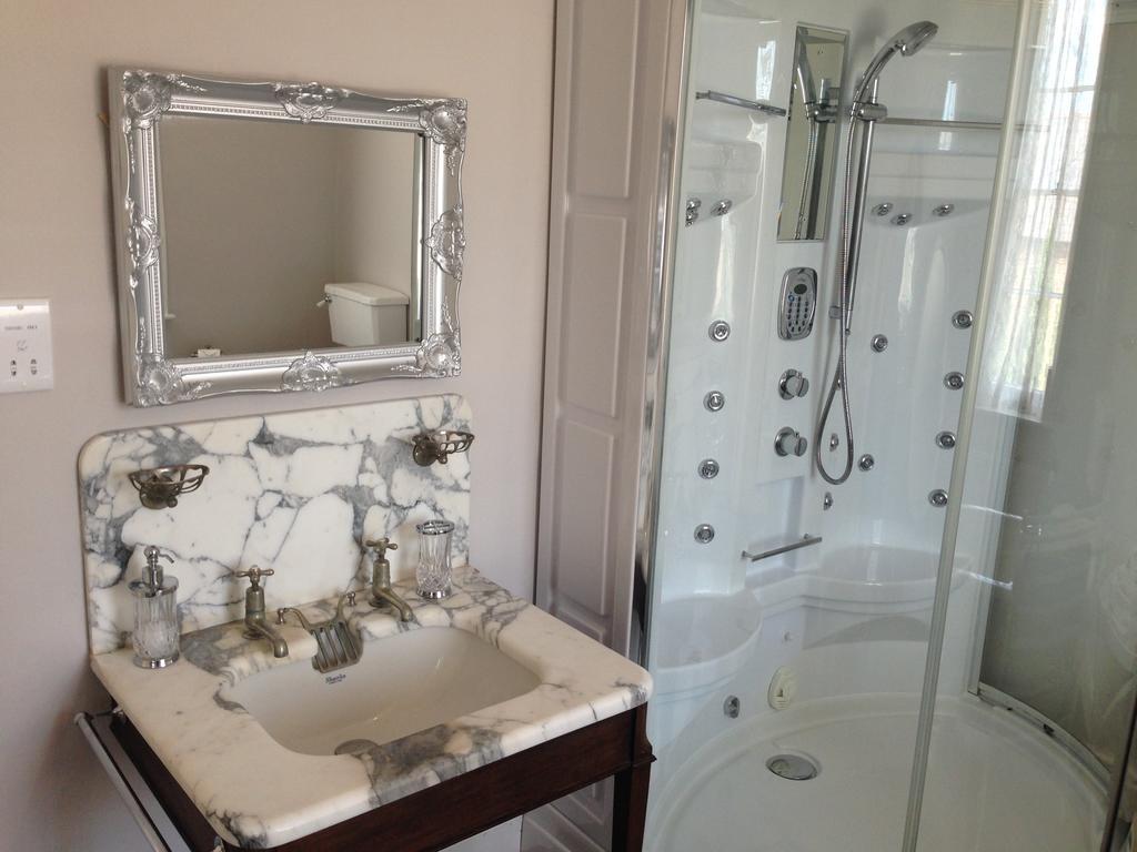 Little Mollington Hall Room photo